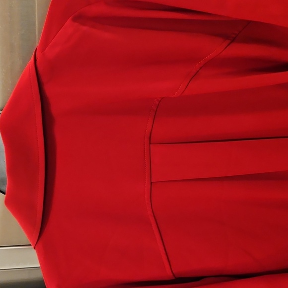 💕TRINA TURK💕 Draped High-Low Concourse Blouse ~ Reina Red Medium NWOT - Picture 8 of 11